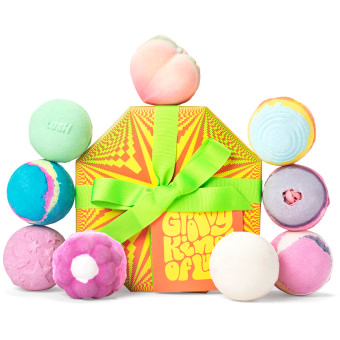 A groovy kind of love lush bath gift set with array of bath bombs