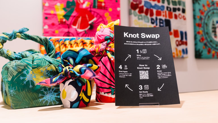 LUSH 風呂敷からインスピレーションを受けたギフトラッピングアイテム 「捨てる」をなくすKnot Swapが始まります LUSH ラッシュ 風呂敷 アップサイクル リサイクル サステナビリティ 循環型社会