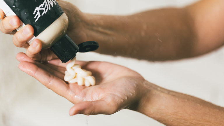 Veganese är ett djupt vårdande och vegansk balsam Veganska balsam, schampon, inpackningar och stylingprodukter