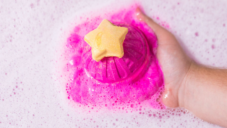 Snow Fairy doftkollektion Brusande rosa badbomb med guldstjärna