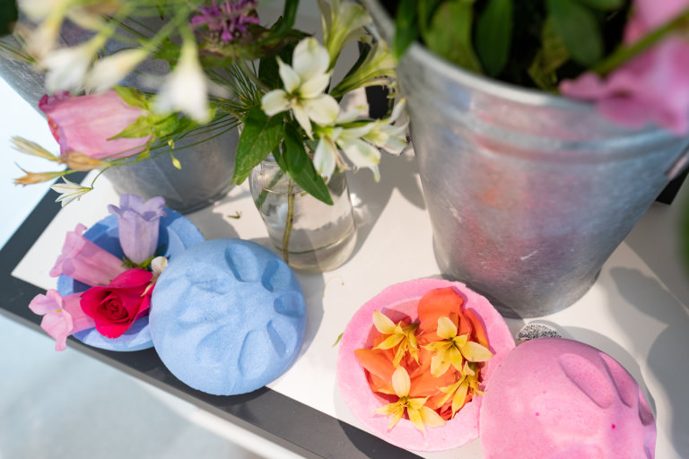 LUSH 新宿 オーガニックフラワーの販売をスタート 贈り物にもどうぞ LUSH 新宿 オーガニックフラワーの販売をスタート 贈り物にもどうぞ