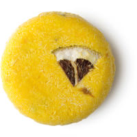 Montalbano é um dos champôs sólidos da Lush Amarelo Redondo com uma fatia de limão