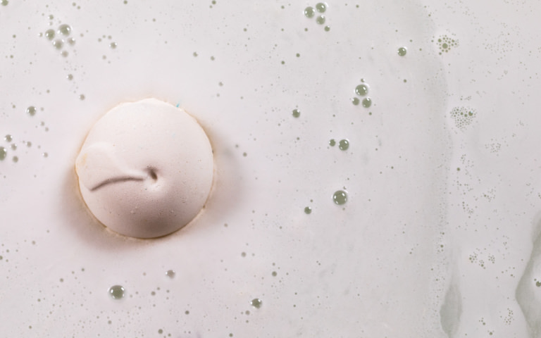 So White Bath Bomb So White Bath Bomb in water
