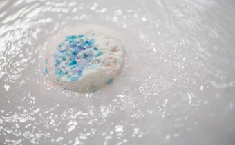 桜日記 バスボム ラッシュ公式サイト Lush Fresh Handmade Cosmetics