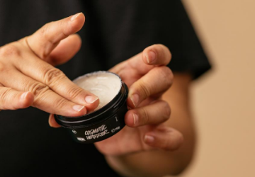 夏のお肌に優しい解決策 Lush Spaセラピストおすすめのスキンケア ラッシュ公式サイト Lush Fresh Handmade Cosmetics 夏のお肌に優しい解決策 Lush Spaセラピストおすすめのスキンケア ラッシュ公式サイト Lush Fresh Handmade Cosmetics