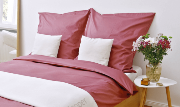 Decoper® Bettwäsche-Set in rot mit kleinen weißen Kissen