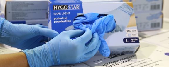 Blaue Einmalhandschuhe von HYGOSTAR