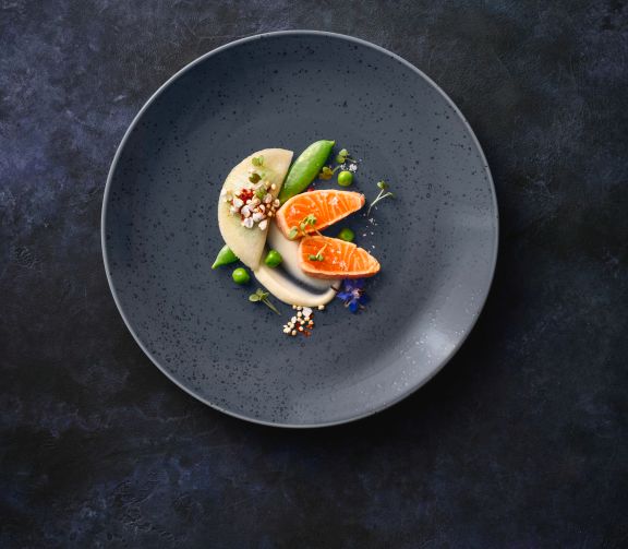 Plato con granición de flores