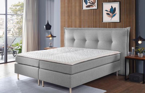 großzügiges Boxspringbett