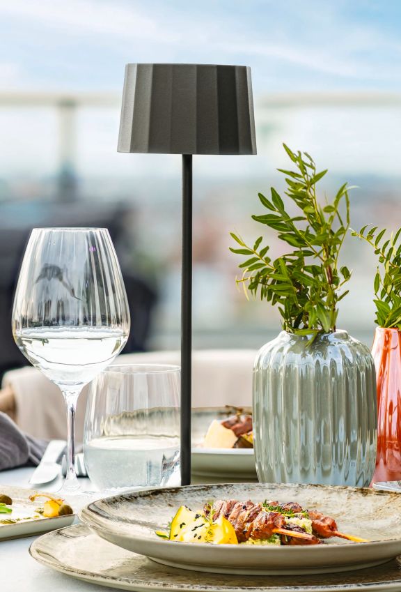 Utendørs bordlampe fra LUSINI