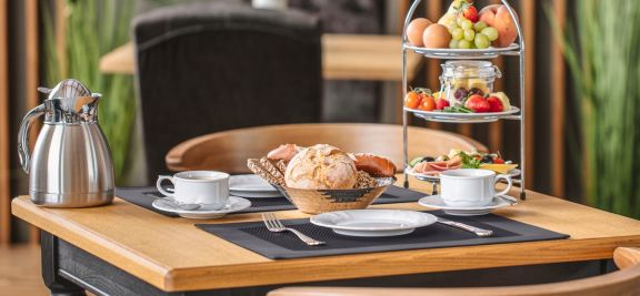 Et bord dekket for Afternoon tea fra LUSINI