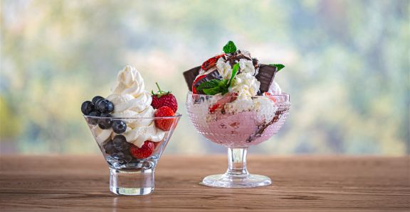 Dois copos de gelado
