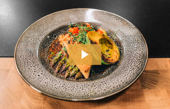 Gebakken asperges met tofu en chili