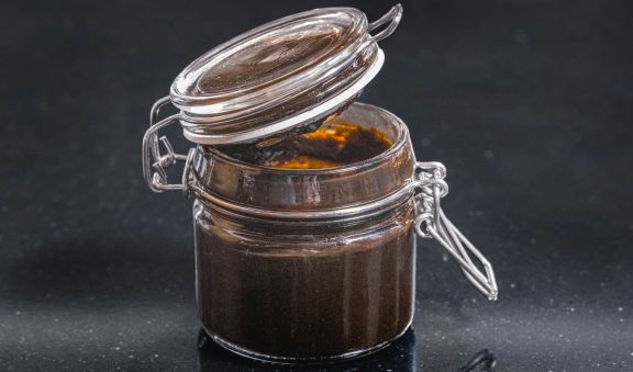 Schwarze Knoblauchcréme 