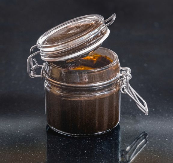 Schwarze Knoblauchcréme 