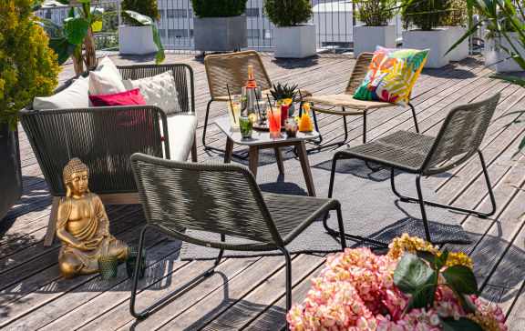 Perfekte Outdoor-Möbel für ein Rooftop Event
