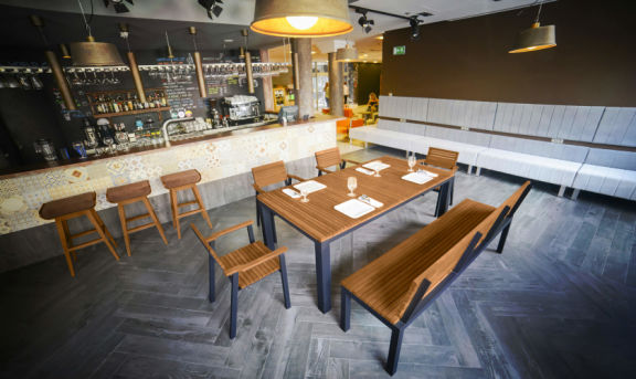 Restaurant mit Produkten von memo