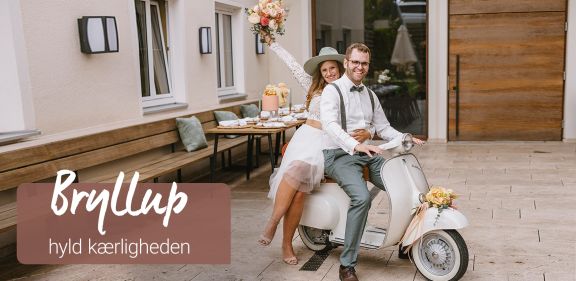 Brudepar på scooter