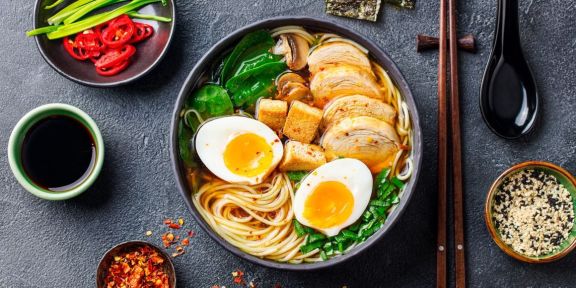 Japanse ramen met vlees en ei