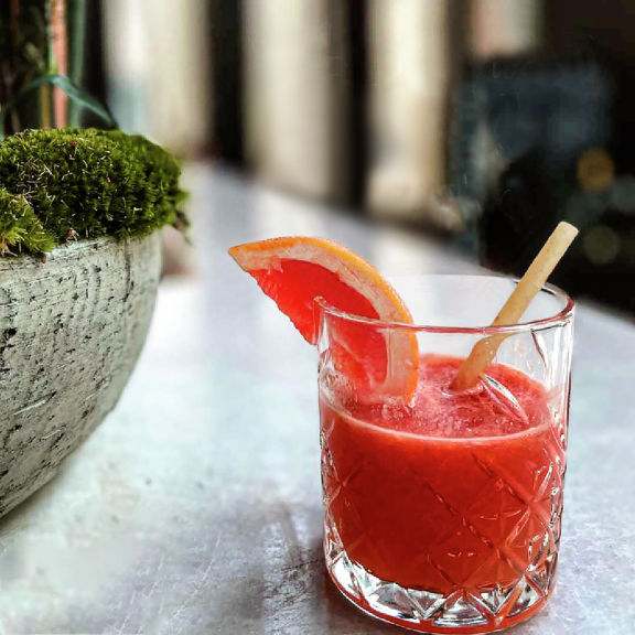 Bio-Strohhalm in Cocktailglas
