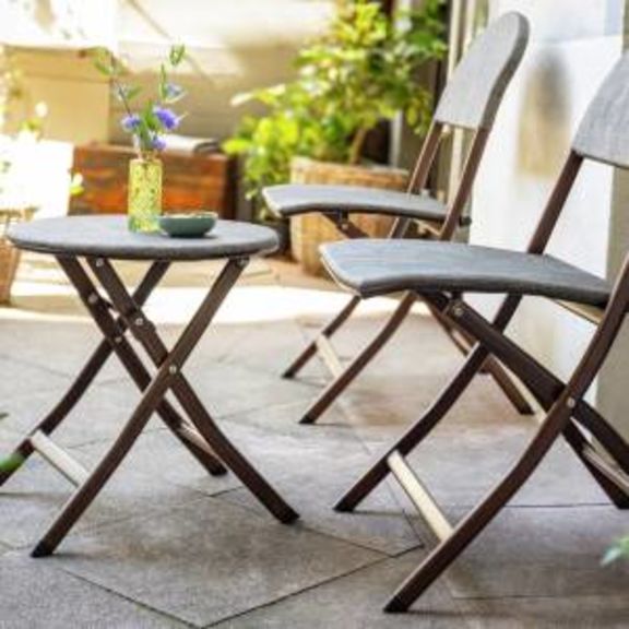 Sammenleggbare bord og stoler hos LUSINI