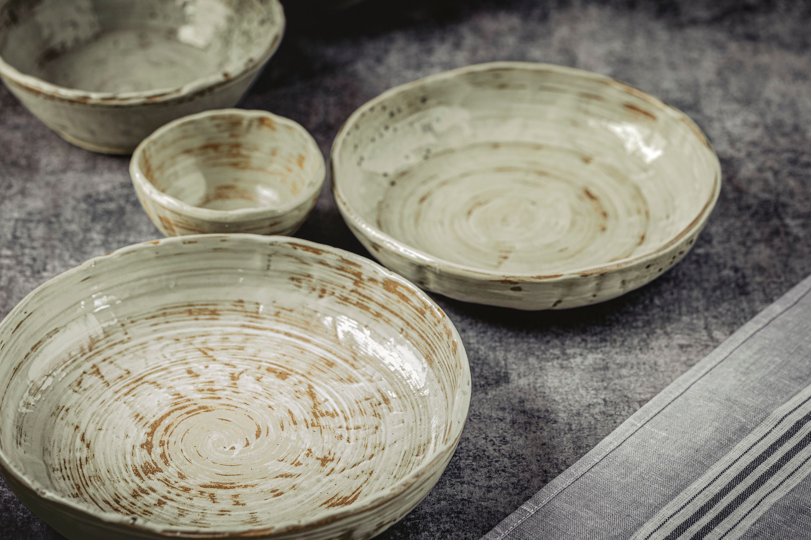 Porcellana stoneware: i piatti di tendenza in Italia nel 2023