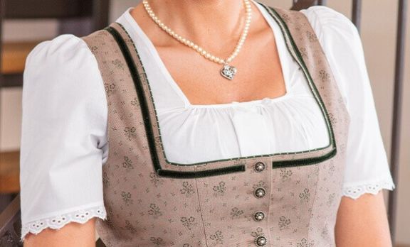 Der Balkonette Ausschnitt bei einer Dirndlbluse