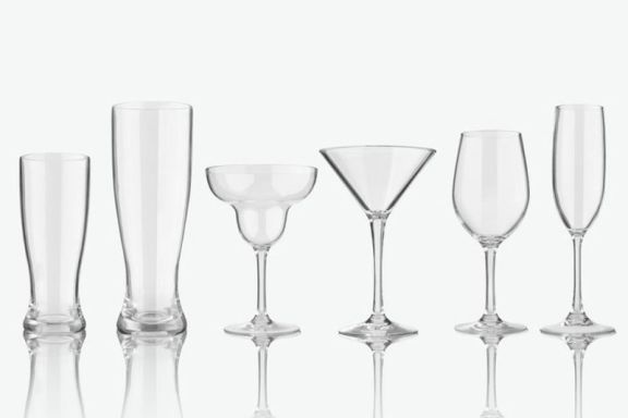 Plastikglas i en række