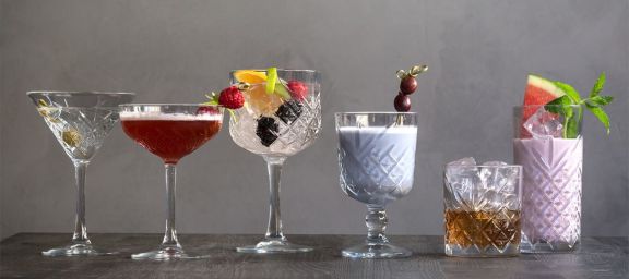 Verschiedene Gläser und Glas-Arten einer Serie