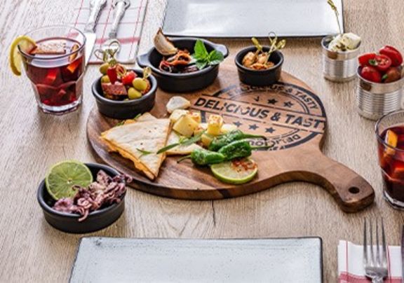servierplatte mit tapas sangria