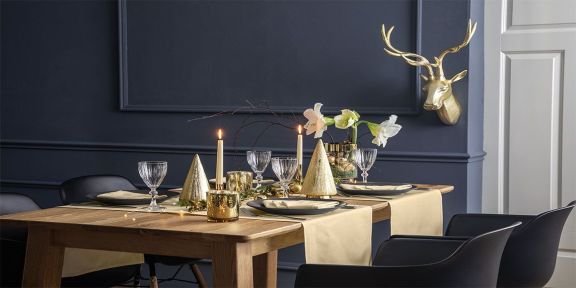 Winterlich eingedeckter Tisch