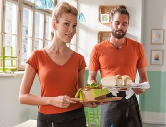 Dames en heren t-shirt in oranje van JOBELINE