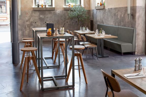 Restaurang med industriell inredning