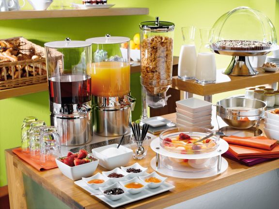 El buffet de desayuno en un B&B