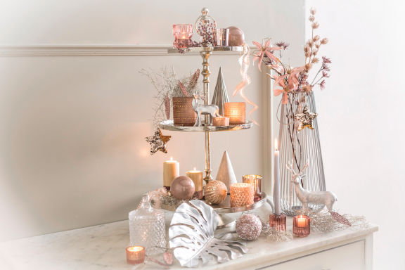 Un Natale raffinato in rosa e argento