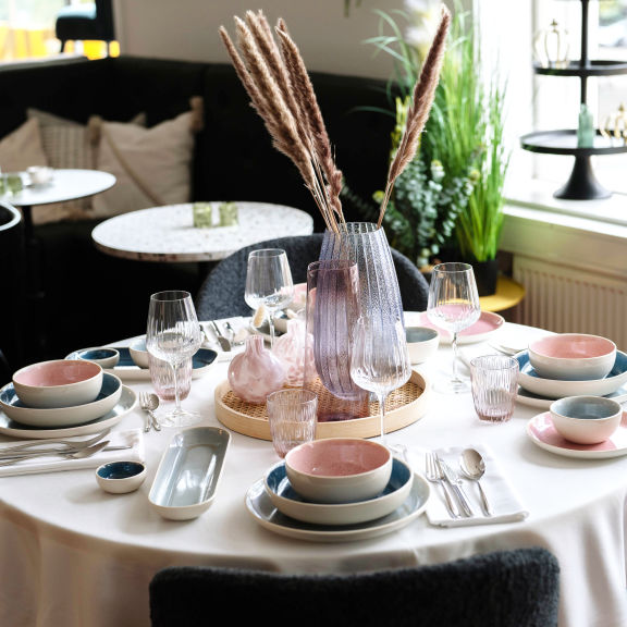 Borddekking i showroom