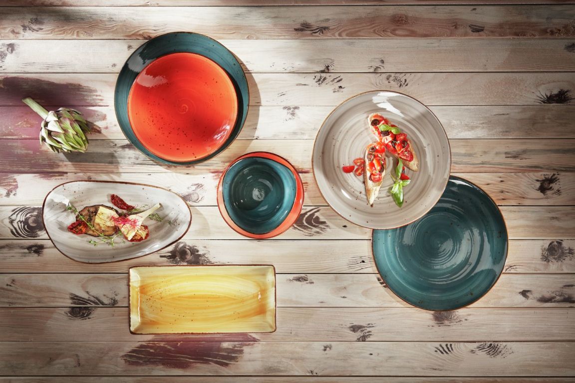 Servizio di piatti colorati: la perfetta combinazione per rallegrare la  tavola