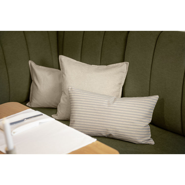 Funda de cojín decorativa Eda lisa con dobladillo