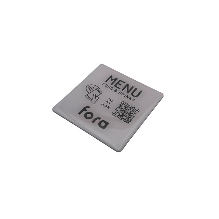 Tischaufkleber quadratisch glänzend mit QR-Code und NFC-Chip