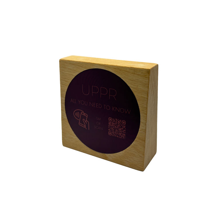 Tischaufsteller stehend mit QR-Code Aufkleber matt und NFC-Chip
