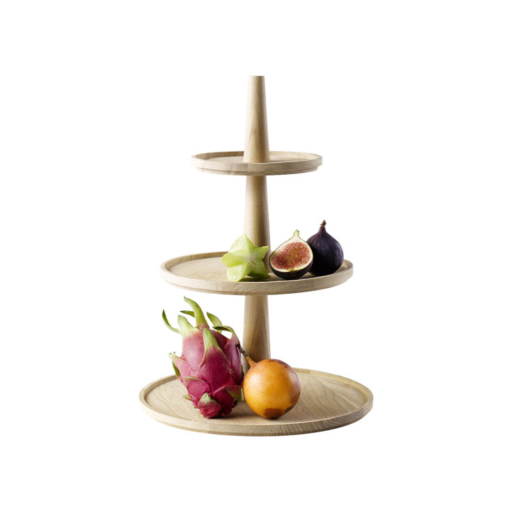 Etagère, 3-stufig -VALO- Ø 30 cm, H: 42 cm Eichenholz (geölt) untere Ebene: Ø 30 cm mittlere Ebene: Ø 25 cm obere Ebene: Ø 17 cm