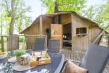 The experience of a treetop cabin on the Château des Marais campsite