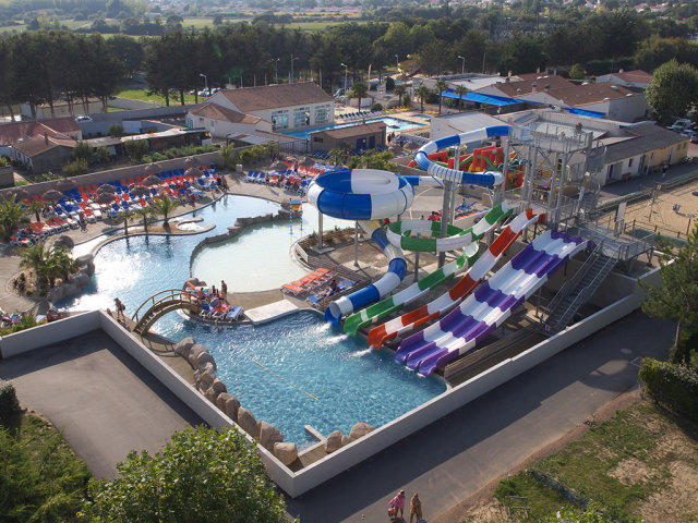 Les toboggans aquatiques du camping Le Trianon