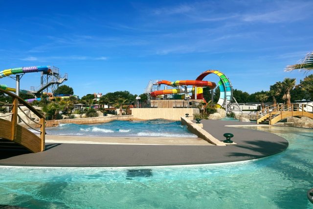 Wave pool, wild river and new water slides on Les Brunelles!