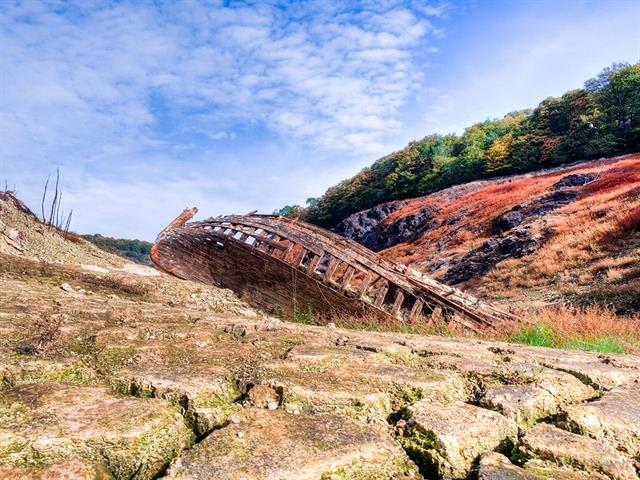 Le lac de Guerlédan lors de sa vidange en 2015