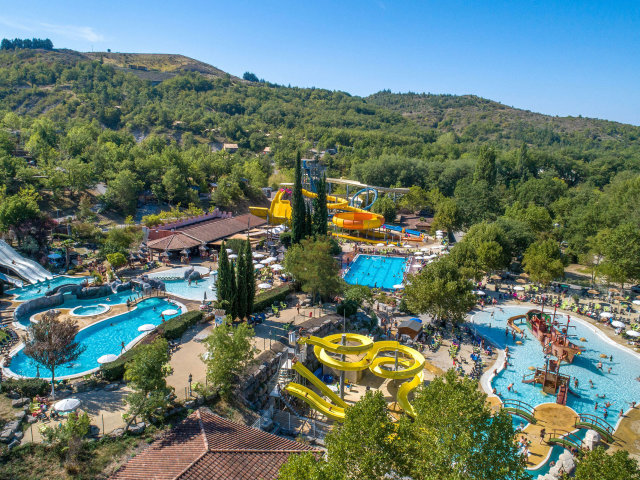 Le Parc aquatique du camping Le Pommier en Ardèche.