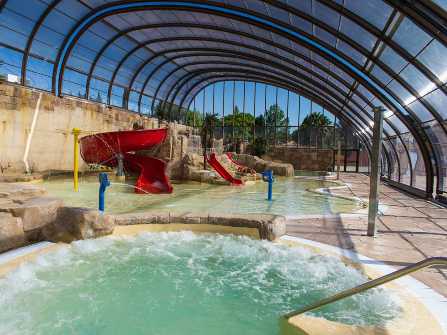 Dossier temático: Los mejores espacios cubiertos y de burbujas de camping