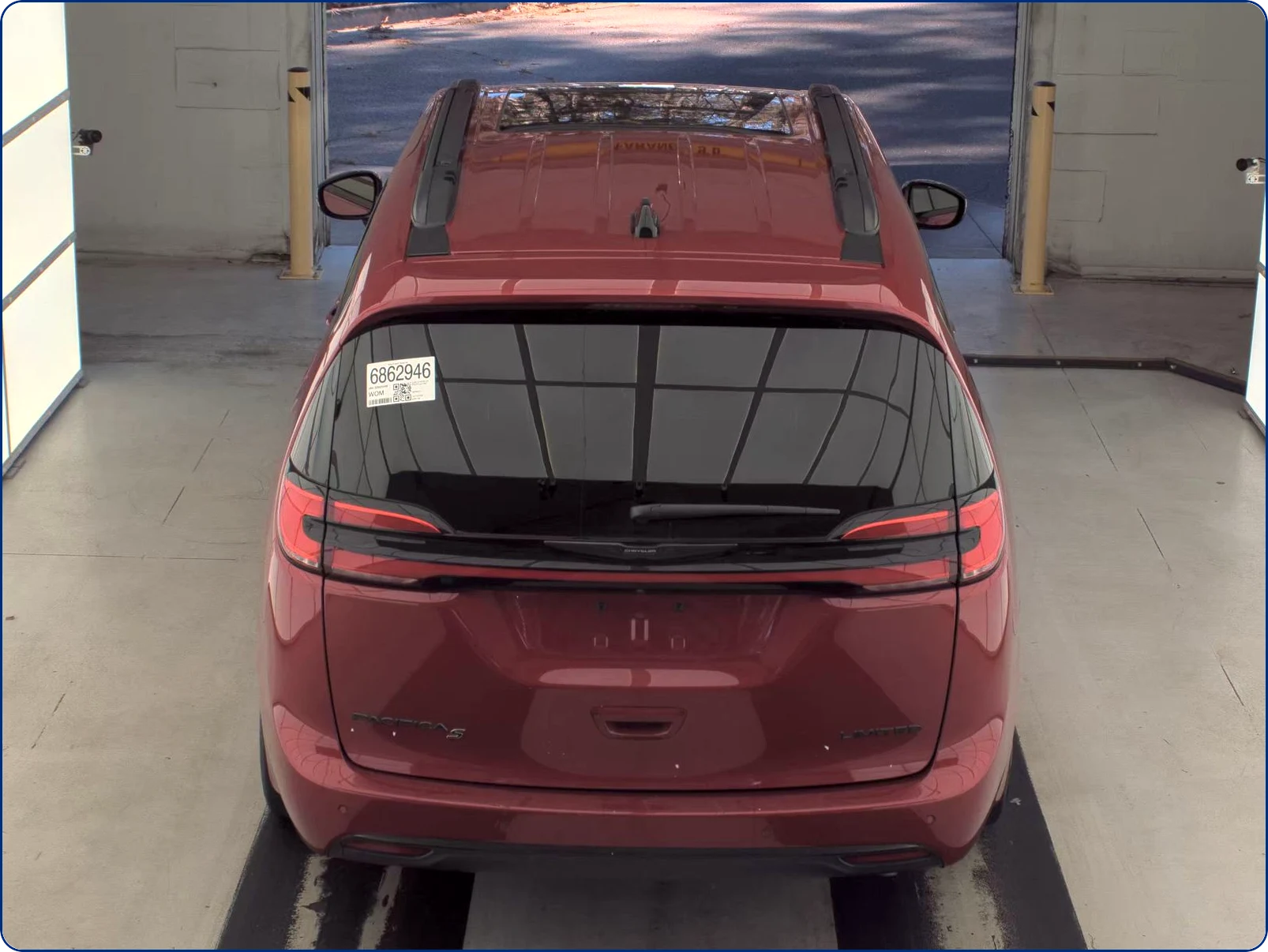 2025 Chrysler Pacifica Limited's photo