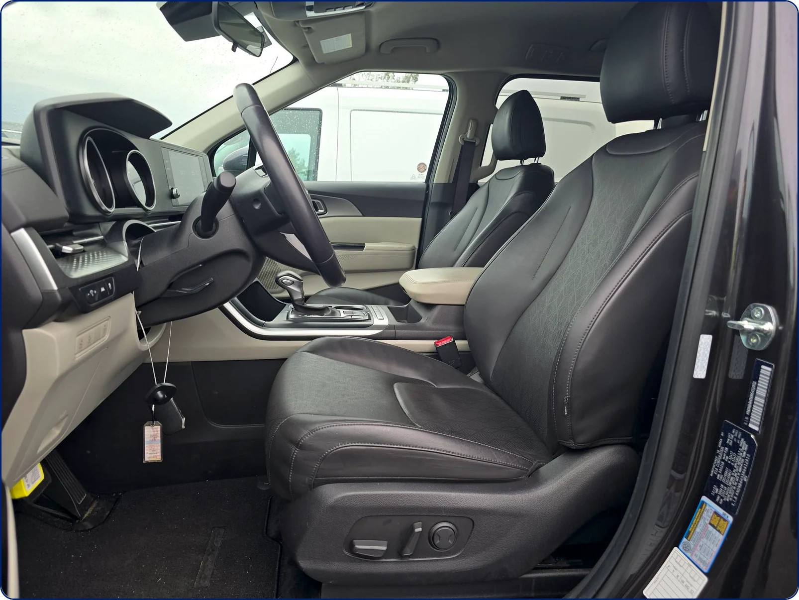 2024 Kia Carnival LX Seat Pkg's photo