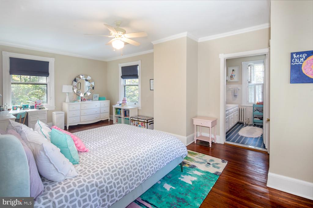 314 Louella Avenue, Wayne The Robin Gordon Group